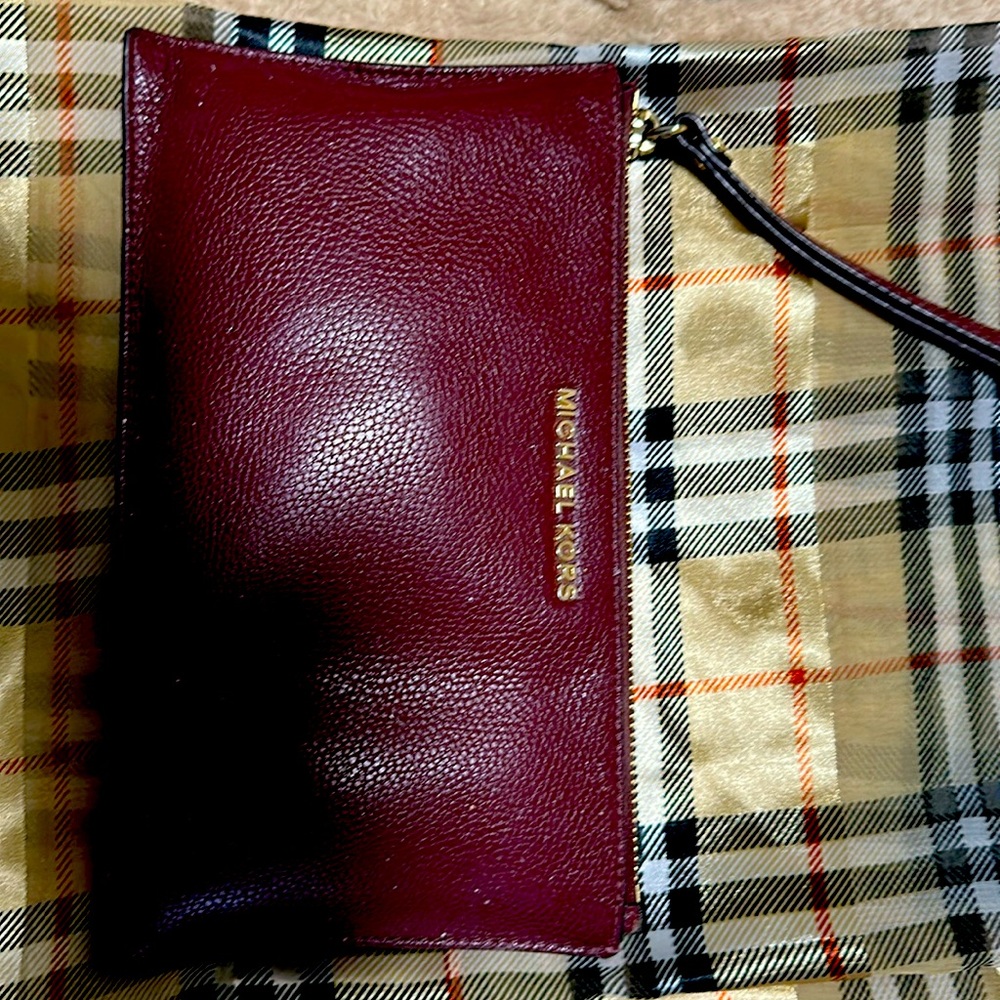 MICHAEL KORS ACCESSORIES BAG Like New Burgundy!
